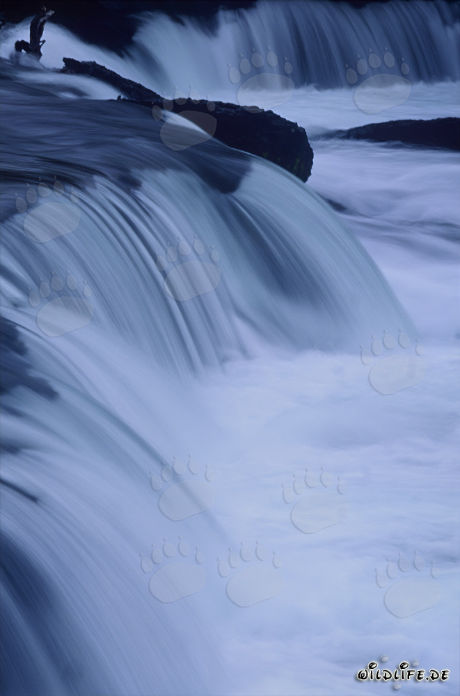 Chute d'eau pittoresque sur la rivière Brooks