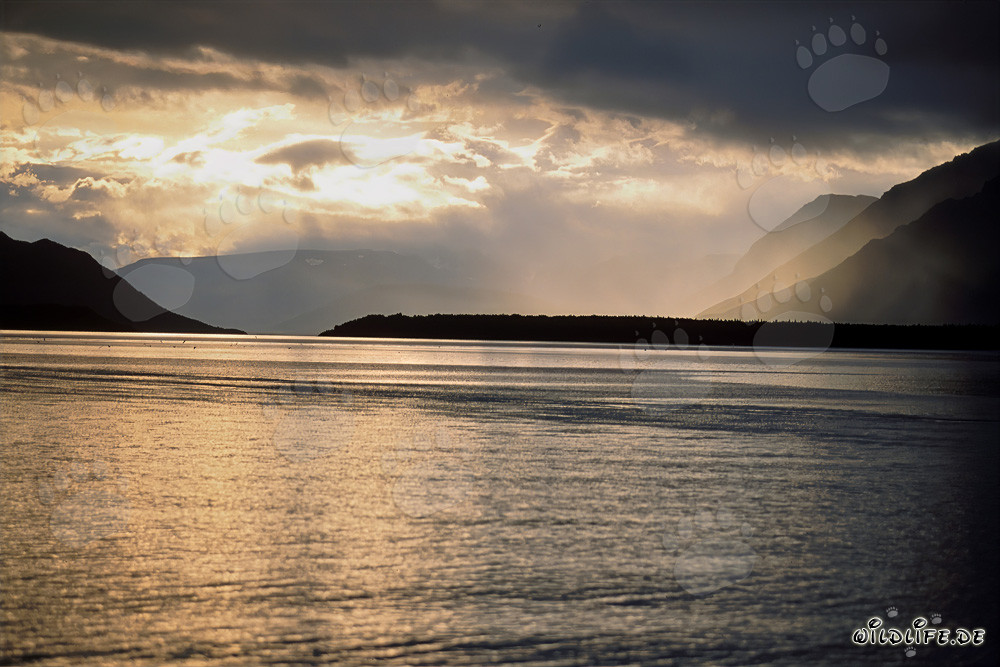Picturesque rain atmosphere at Naknek Lake in Alaska