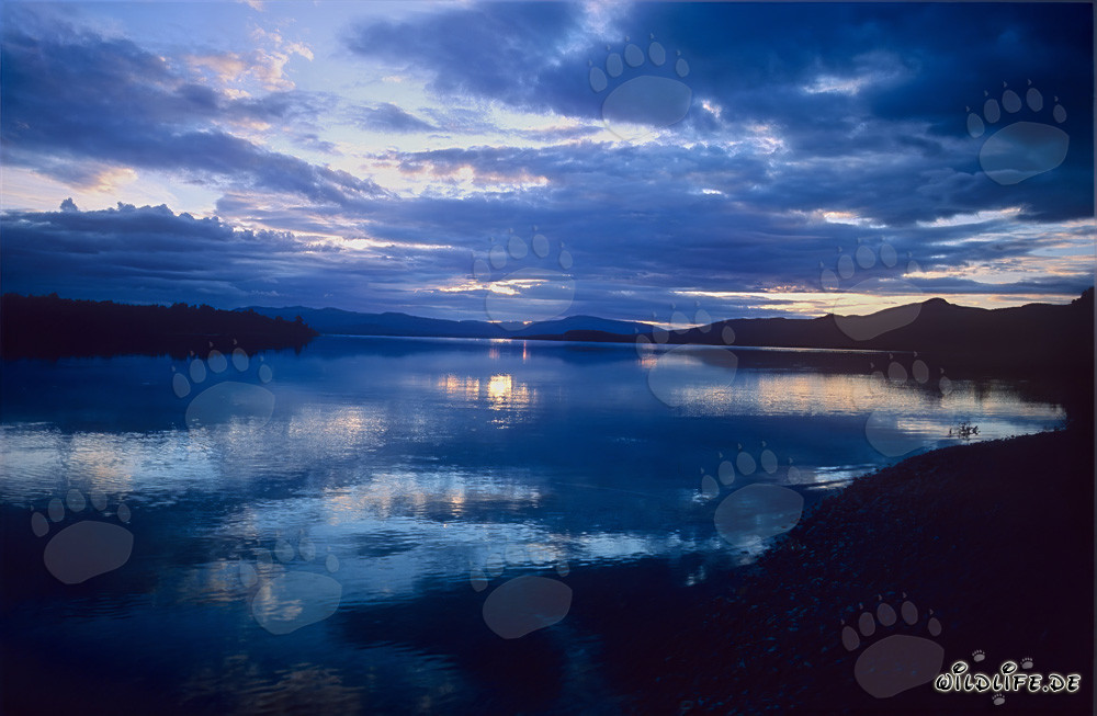 Atardecer en el lago Coville en Alaska