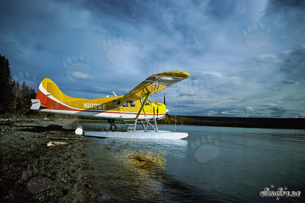 Hidroavión en el río Brooks