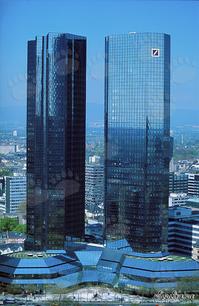 Les imposantes tours jumelles de la Deutsche Bank à Francfort-sur-le-Main