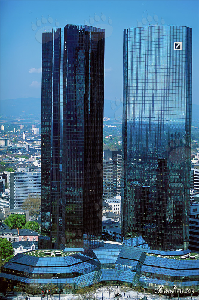 Les imposantes tours jumelles de la Deutsche Bank à Francfort