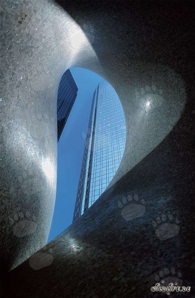 Vue sur les imposantes tours jumelles de la Deutsche Bank à Francfort-sur-le-Main