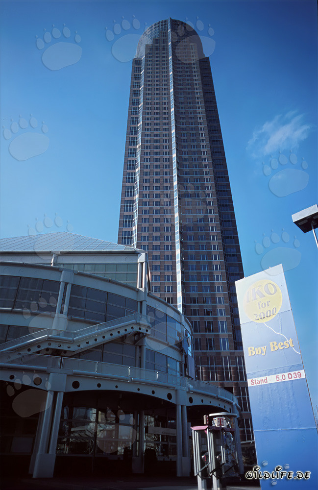 Affascinante Torre della Fiera di Francoforte