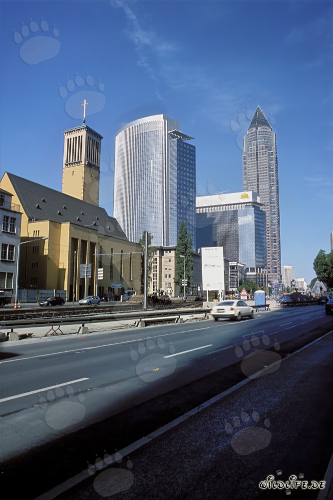 Messeturm - Gratte-ciel à Francfort