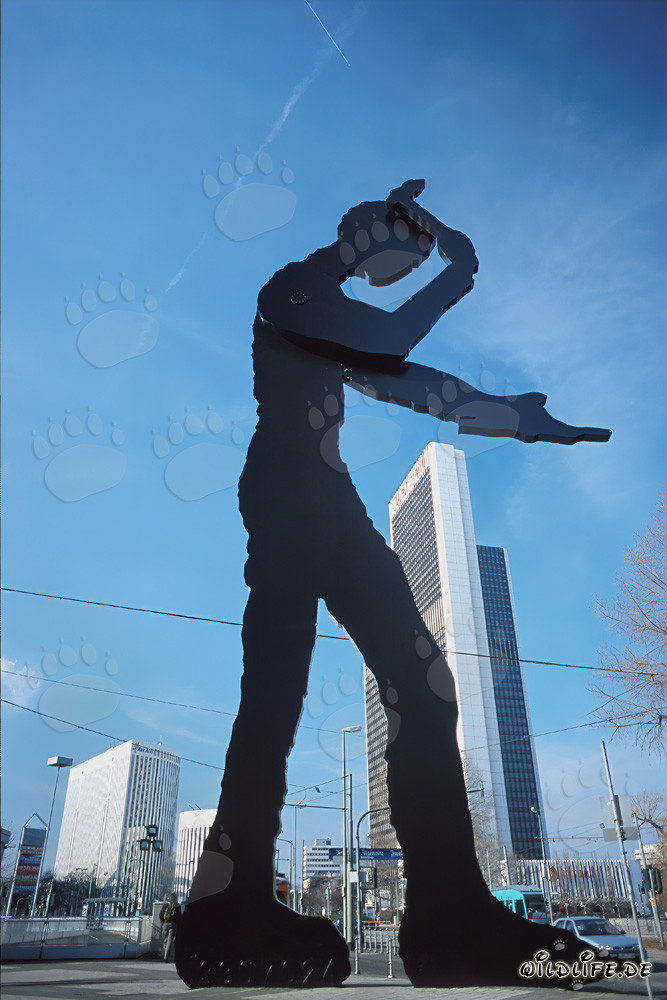 Hammering Man vor dem Messeturm in Frankfurt am Main, Deutschland