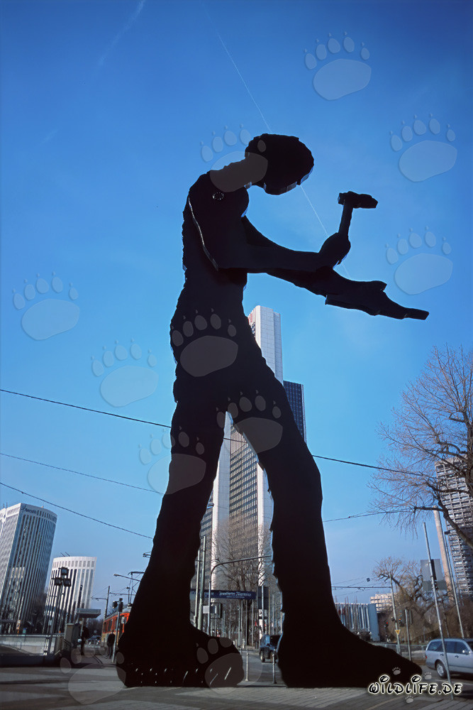 Hammering Man vor dem Messeturm in Frankfurt am Main, Hessen, Deutschland
