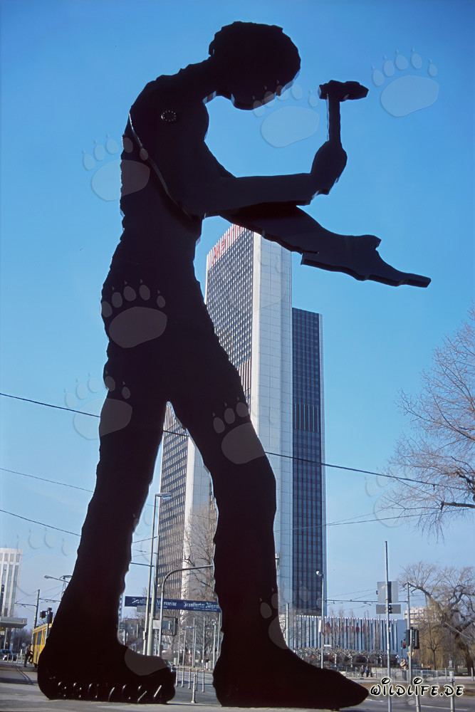 Hammering Man vor dem Messeturm in Frankfurt am Main