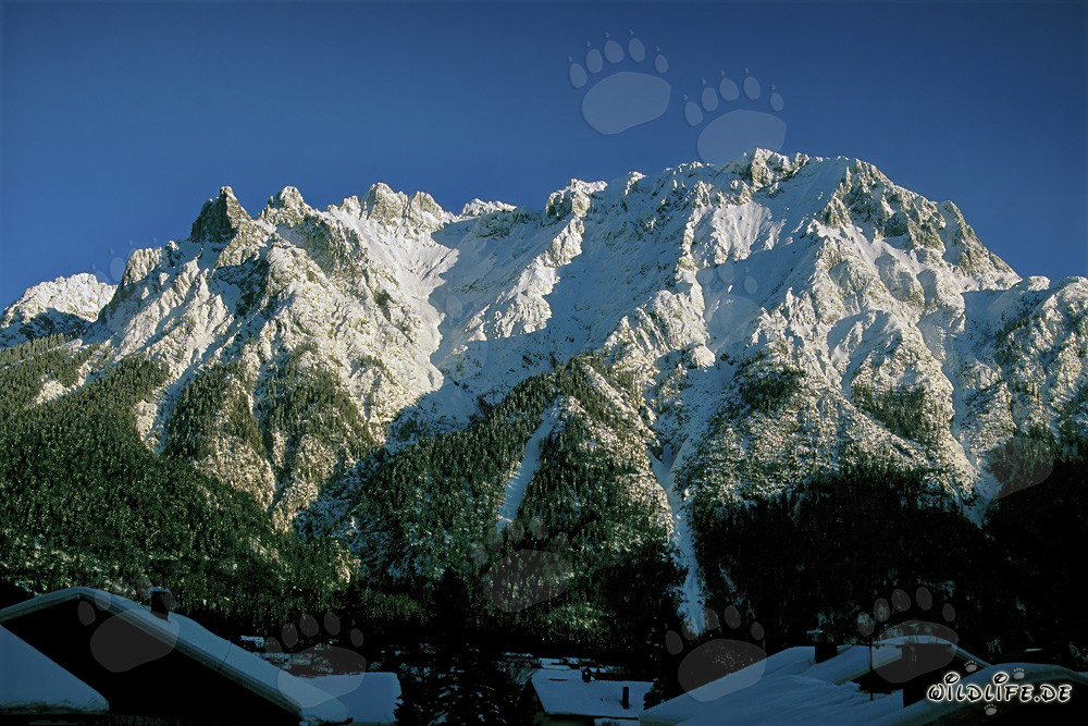 Paisaje invernal en las montañas de Karwendel frente a Mittenwald