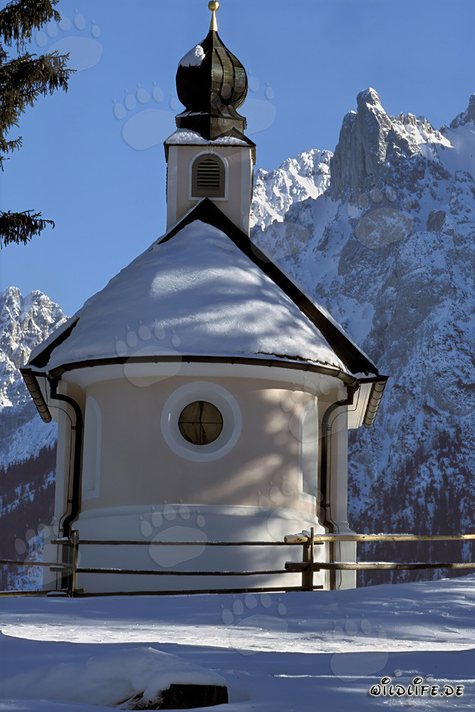 Capilla de Navidad romántica en los Alpes bávaros