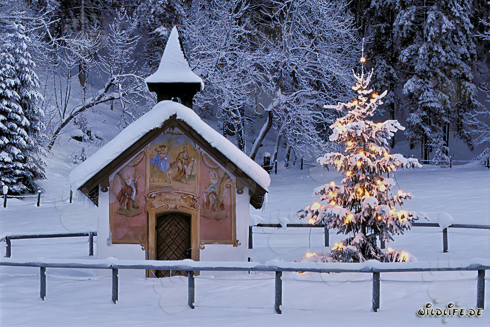 Ambiance de Noël romantique dans les montagnes bavaroises