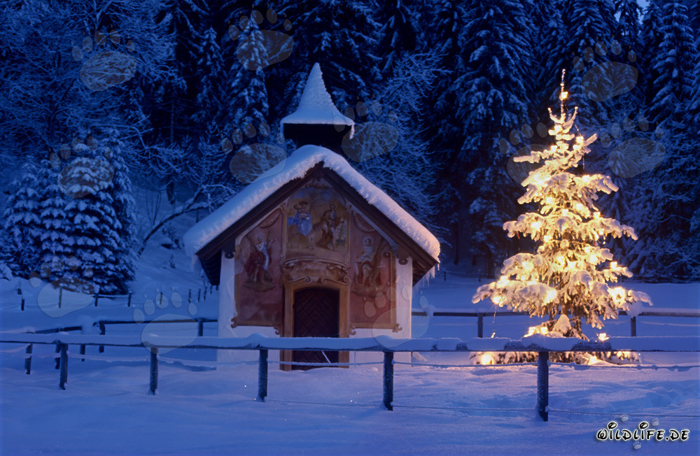 Capilla navideña romántica en los Alpes bávaros