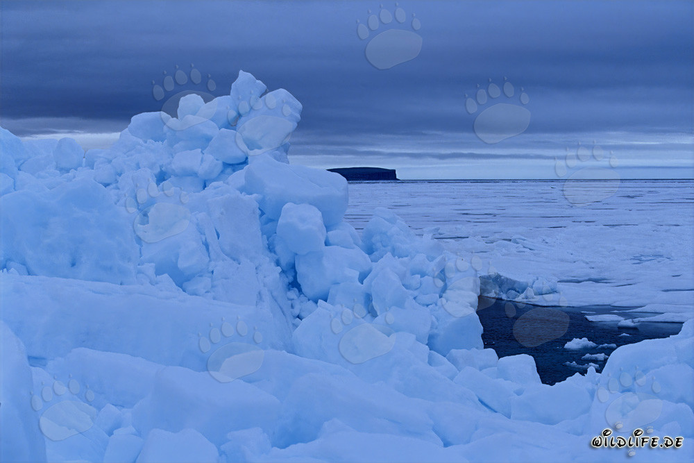 Hielo ártico majestuoso en Cape Anne, Nunavut, Canadá