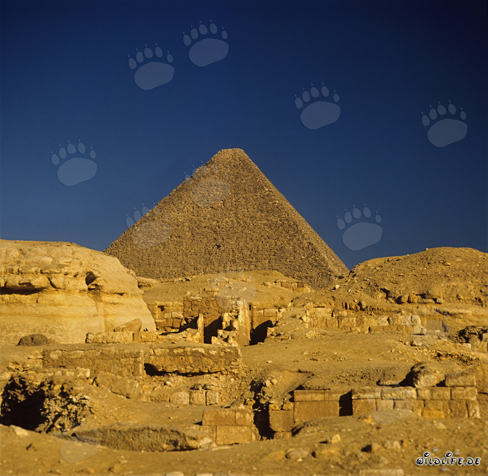 La impresionante pirámide de Keops en Giza, Egipto