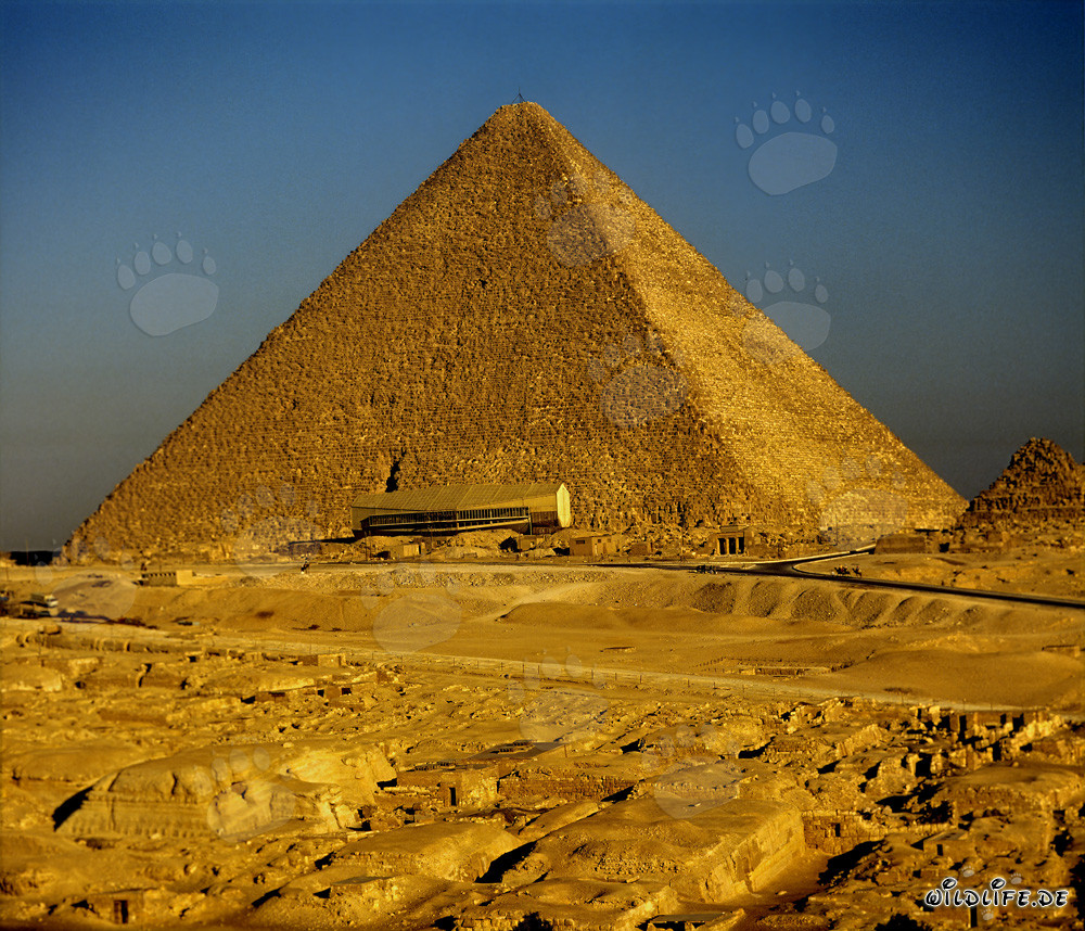 La maestosa piramide di Cheope a Giza