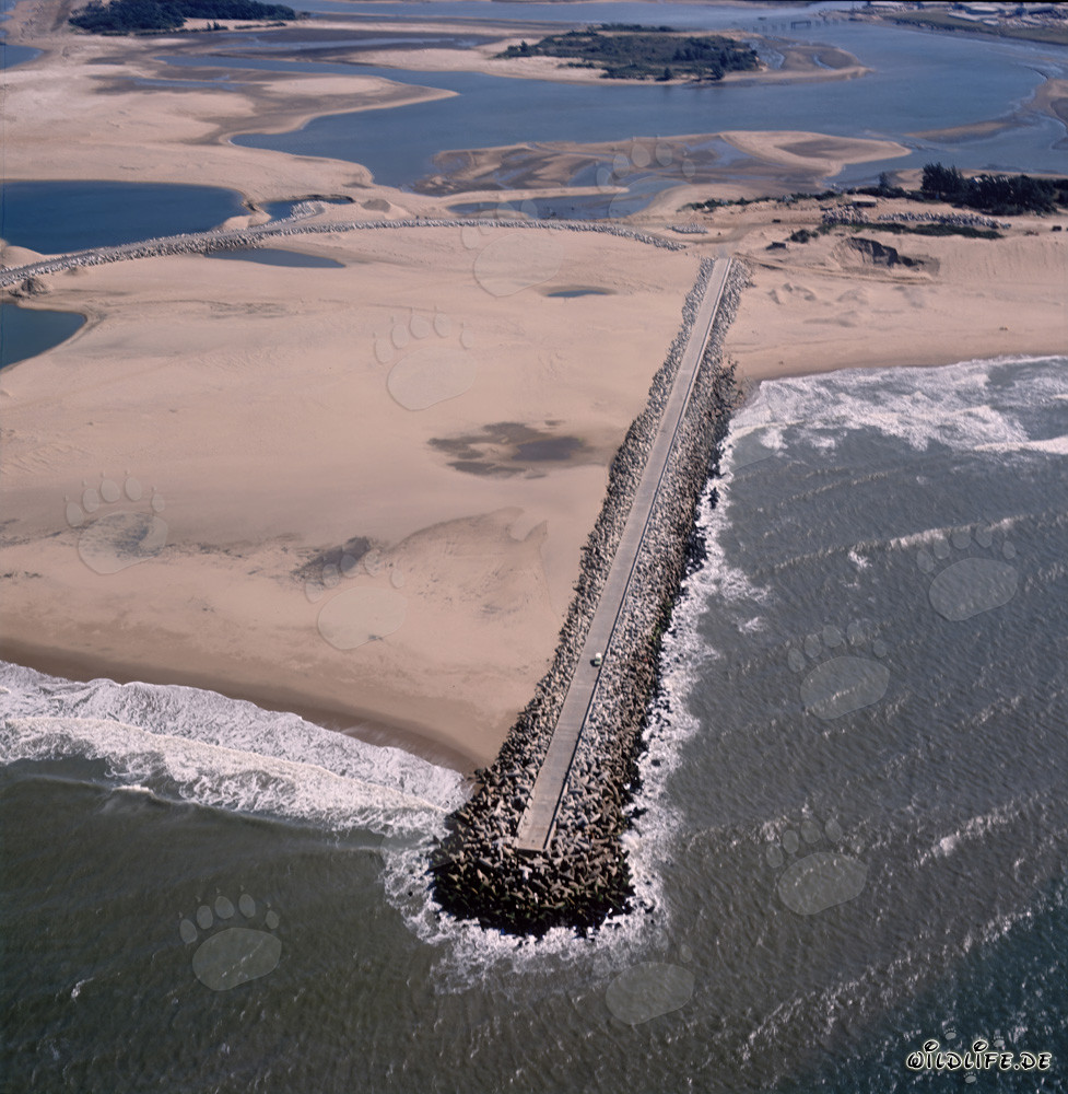 Nördlicher Wellenbrecher in Richards Bay, Natal, Südafrika