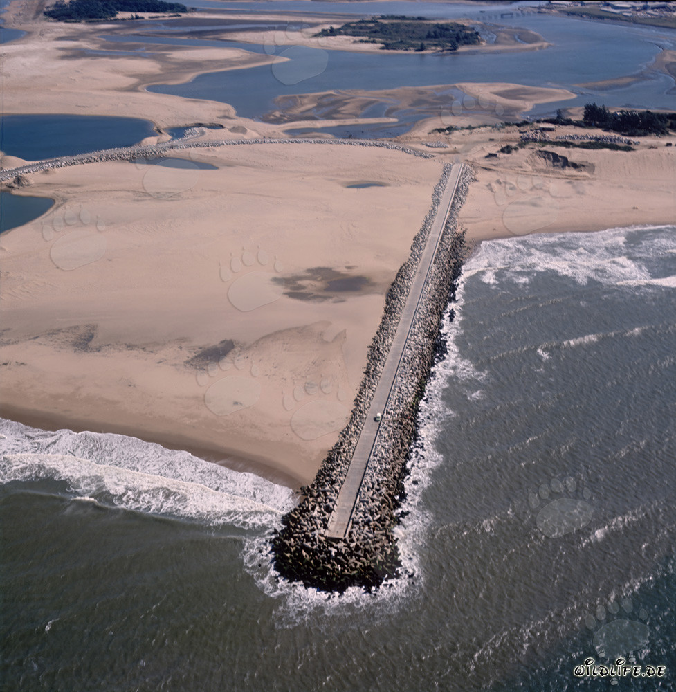 Rompeolas norte en Richards Bay, Natal, Sudáfrica