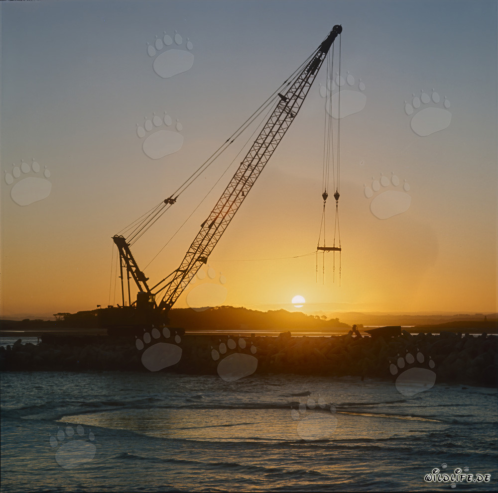 Romántica puesta de sol en el North Breakwater en Richards Bay, Natal, Sudáfrica