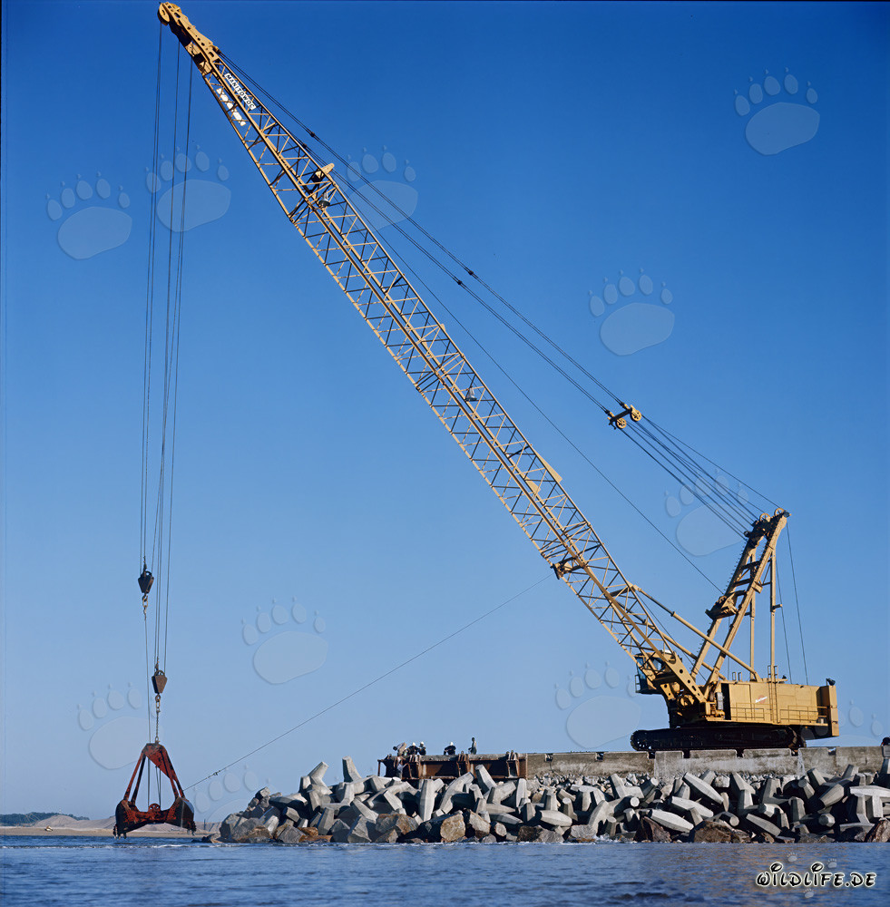 Baggerarbeiten mit Manitowoc 4600 am North Headland in Richards Bay Hafen