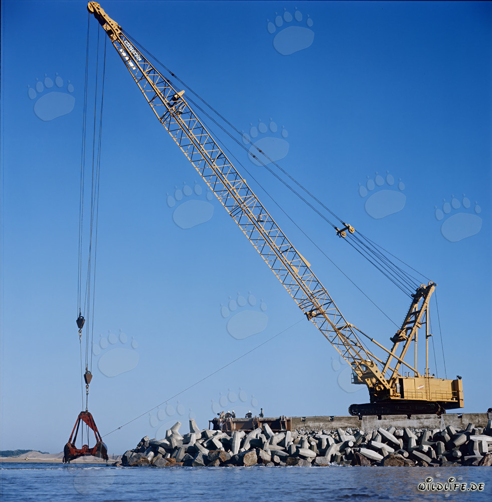 Dredging on North Headland with Manitowoc 4600 in Richards Bay Harbour