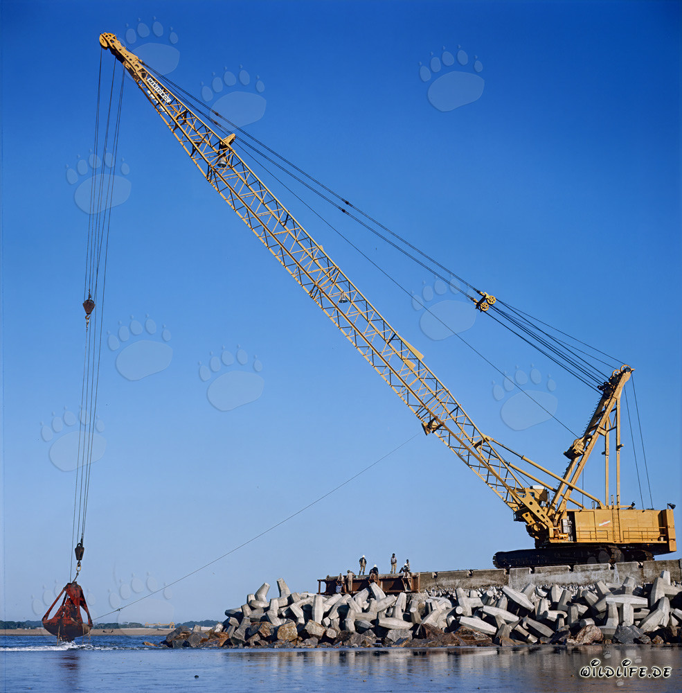 Dredging on North Headland with Manitowoc 4600 at Richards Bay Harbour
