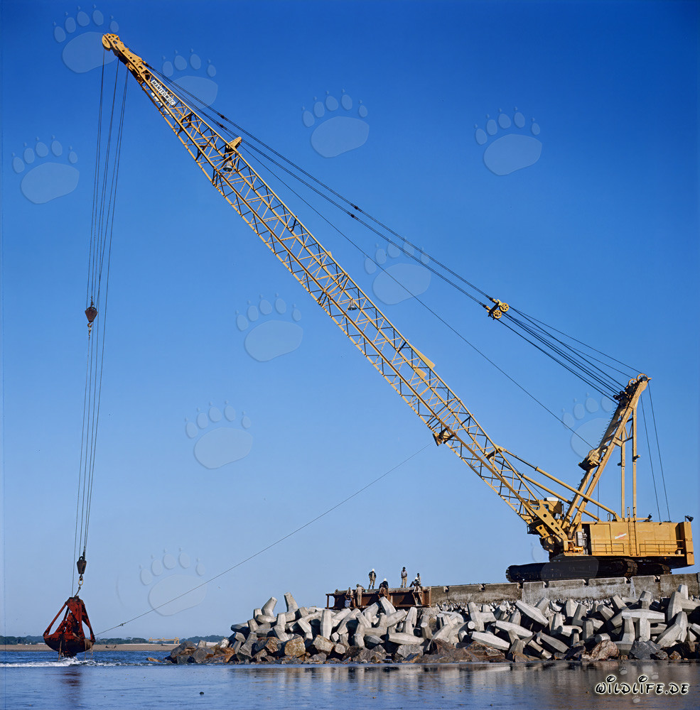 Lavori di scavo con Manitowoc 4600 al North Headland nel porto di Richards Bay