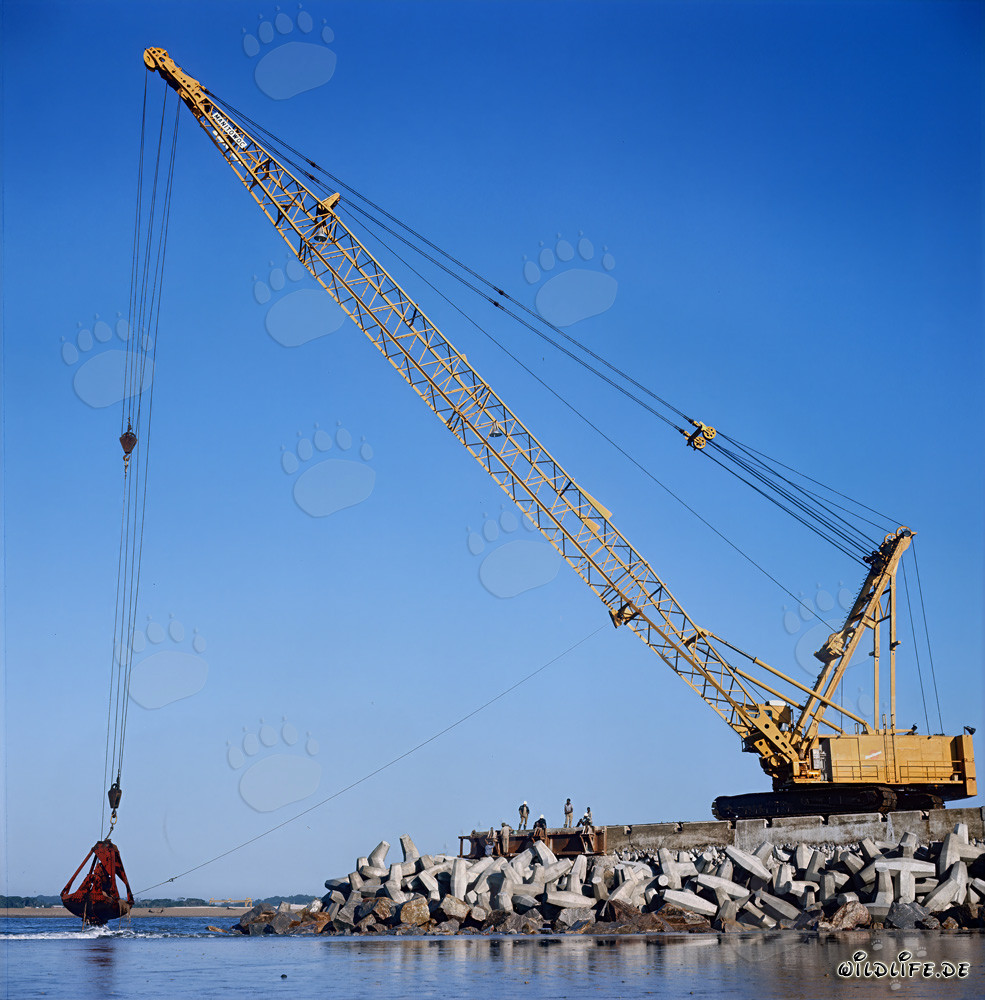 Travaux de terrassement avec Manitowoc 4600 au North Headland dans le port de Richards Bay