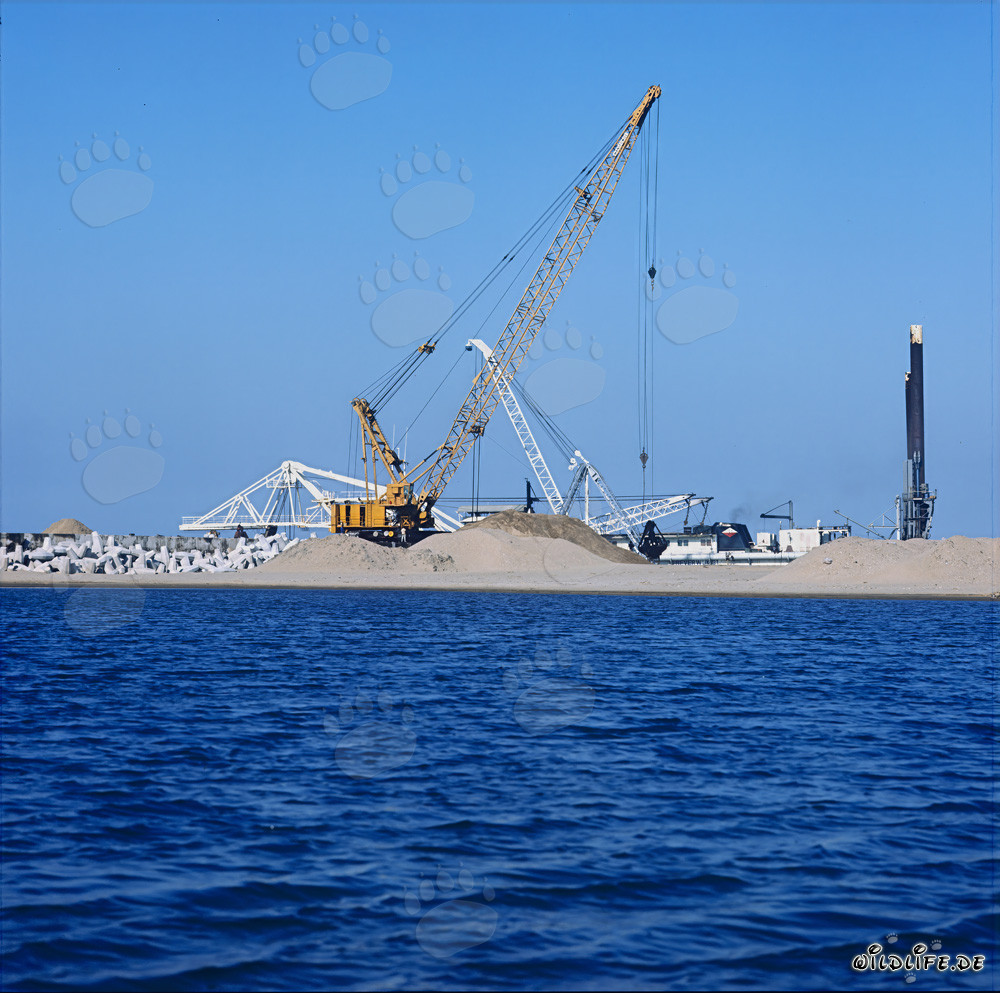 Dredging on North Headland with Manitowoc 4600 in Richards Bay, South Africa