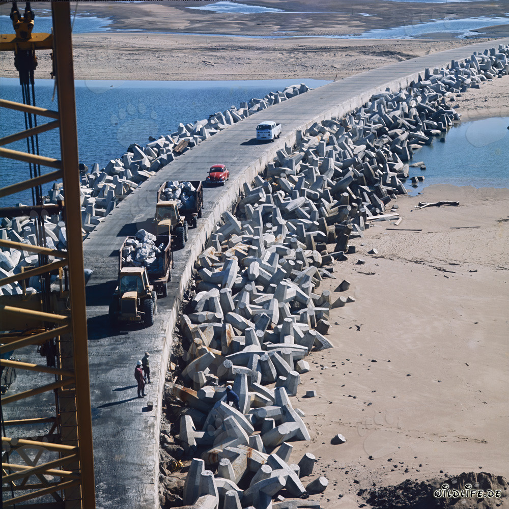 Transporte de piedra en el North Headland en Richards Bay, Sudáfrica