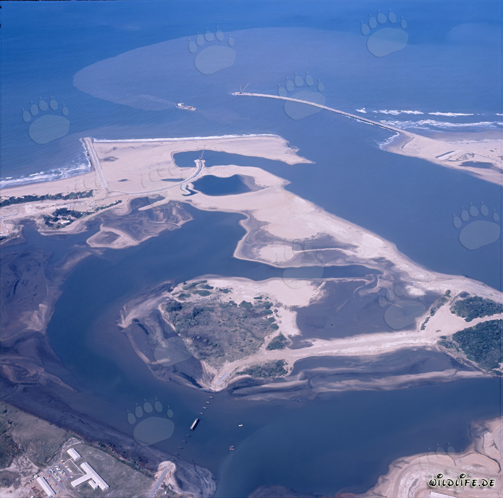Luftbild von North Breakwater, North Headland und South Breakwater in Richards Bay, Natal, Südafrika