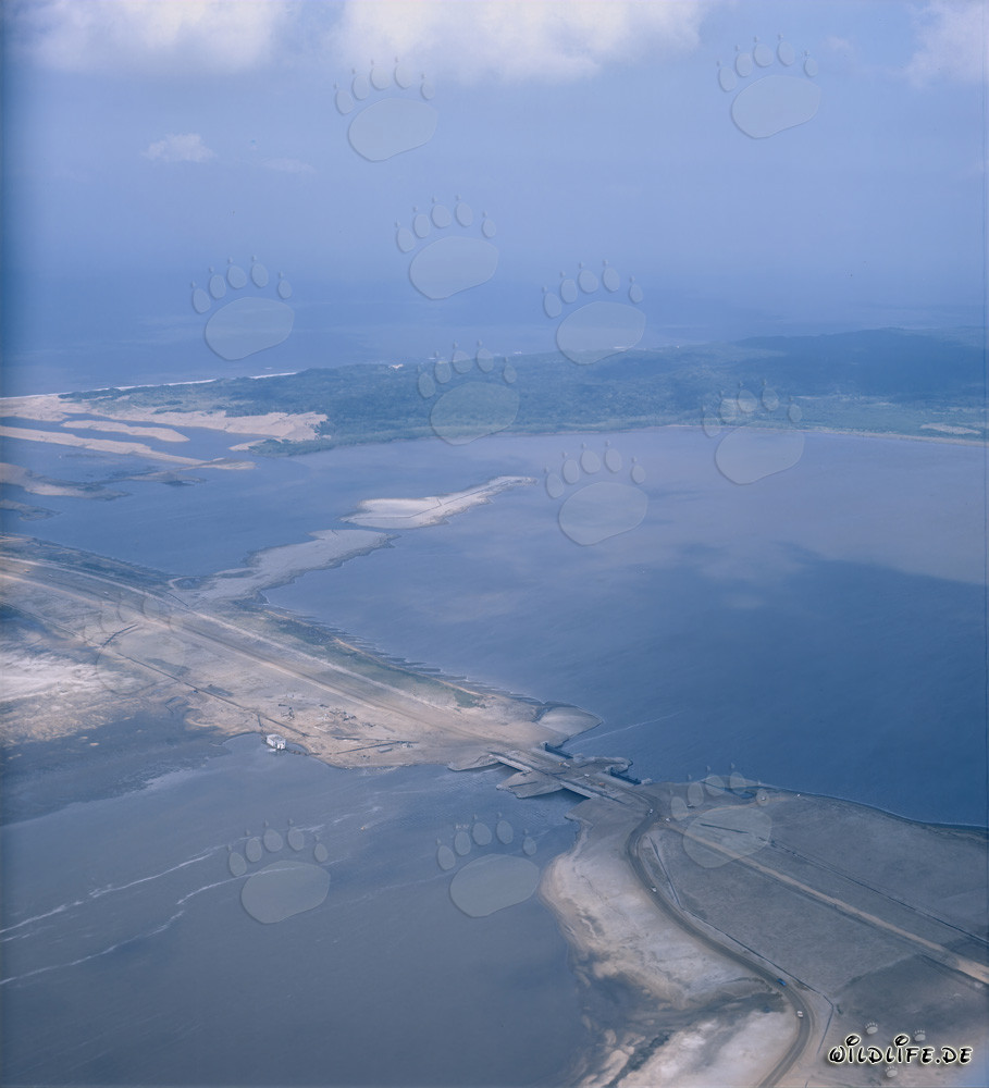 Costruzione progressiva delle opere di regolazione nella diga di separazione