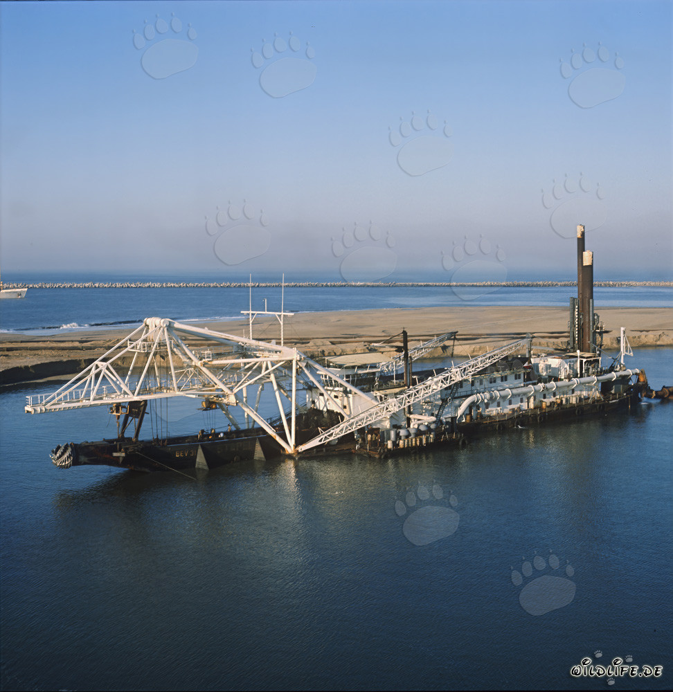 Impresionante draga de succión con cabezal de corte Beverwijk 31 en el puerto de Richards Bay, Sudáfrica