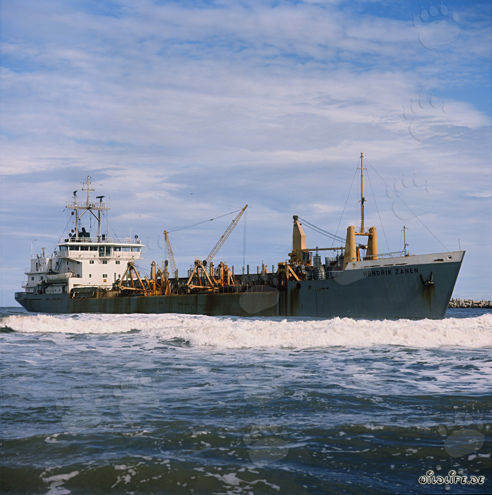 Trailing Suction Hopper Dredger HENDRIK ZANEN at Work in Richards Bay Harbour
