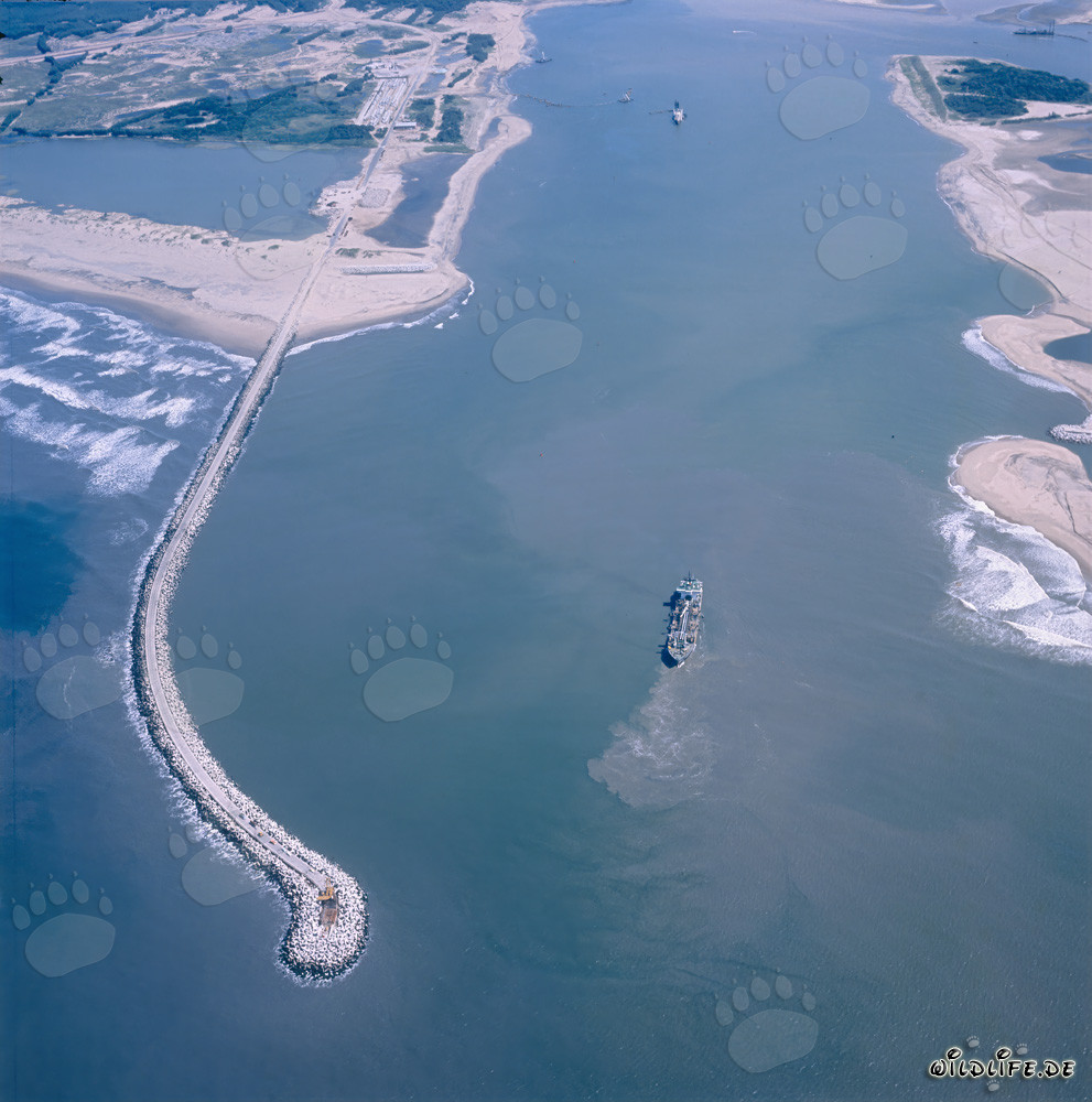 South Breakwater Richards Bay - Protection against the immense swell waves