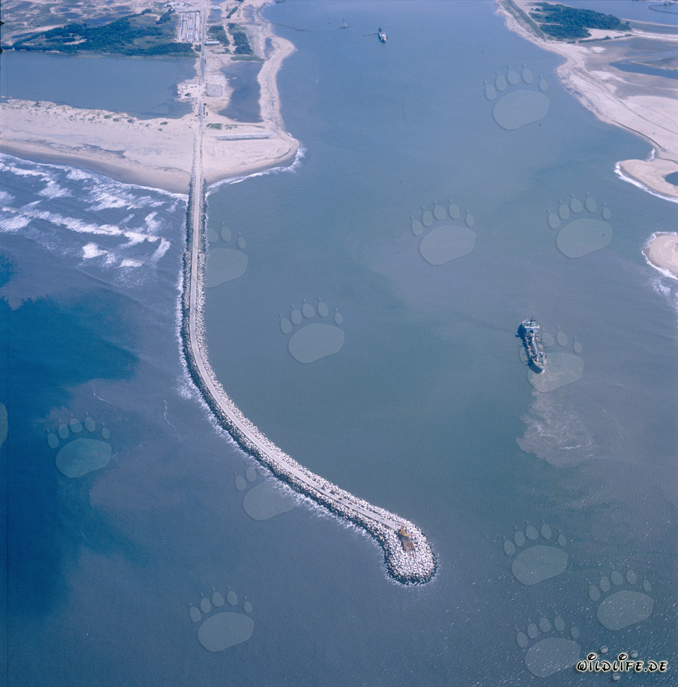 South Breakwater Richards Bay - Protection against the strong surf