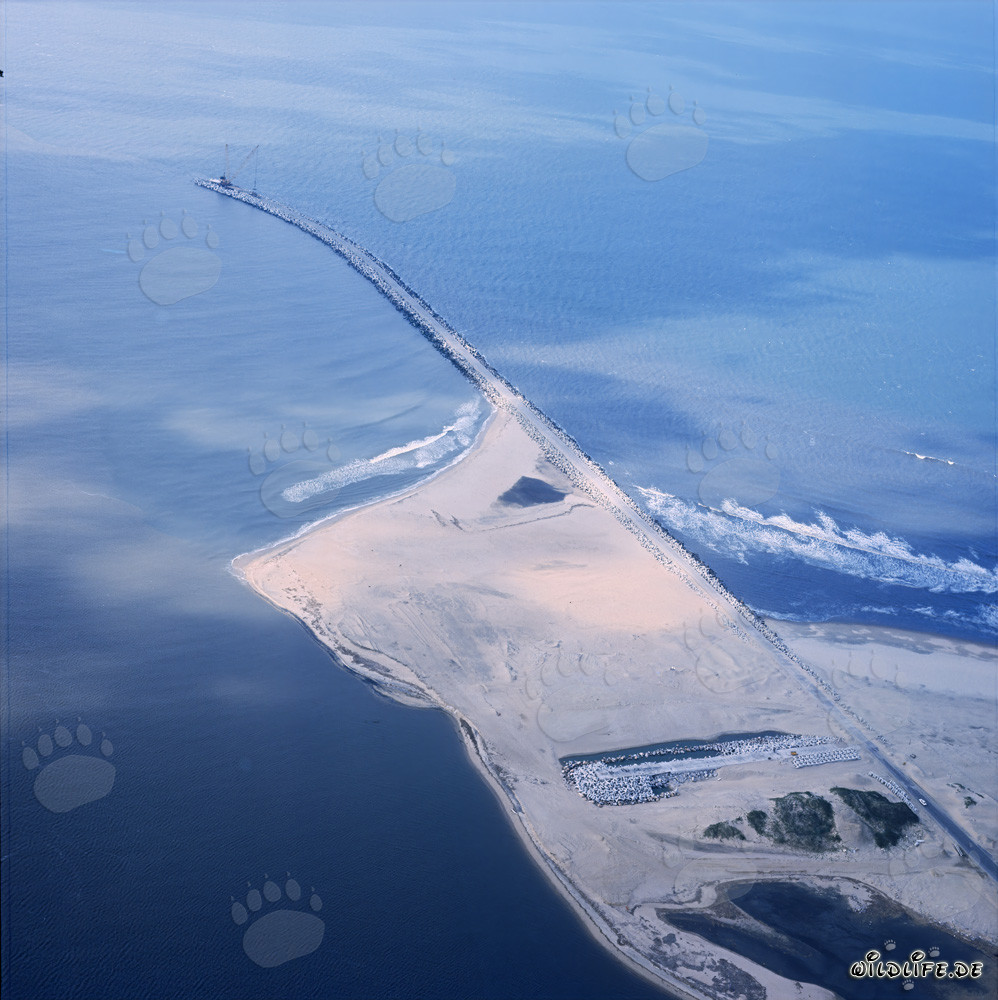South Breakwater Richards Bay, Protection against the enormous swell waves on the East Coast of South Africa