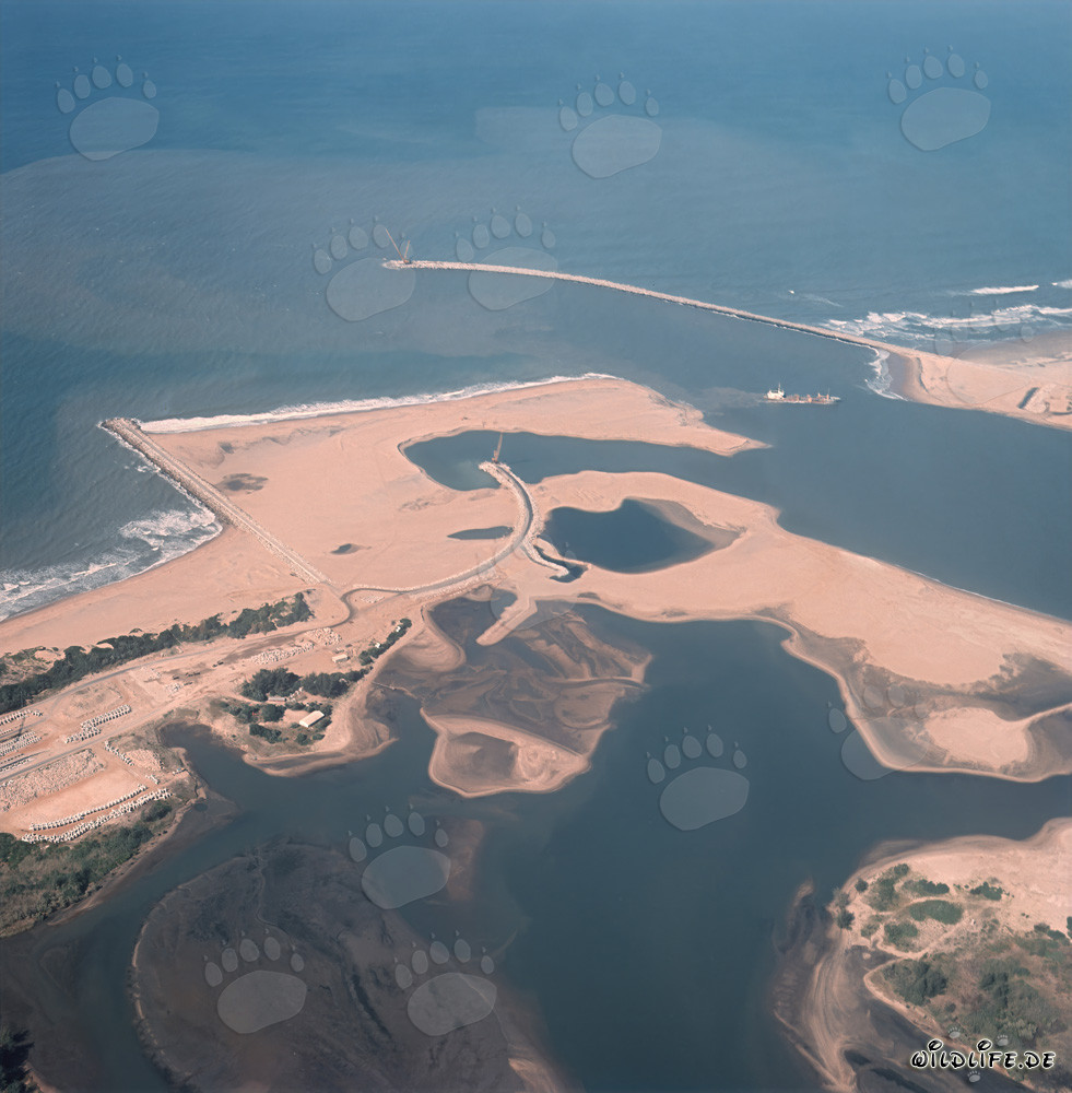Luftaufnahme des Hafenausbaus in Richards Bay, Südafrika