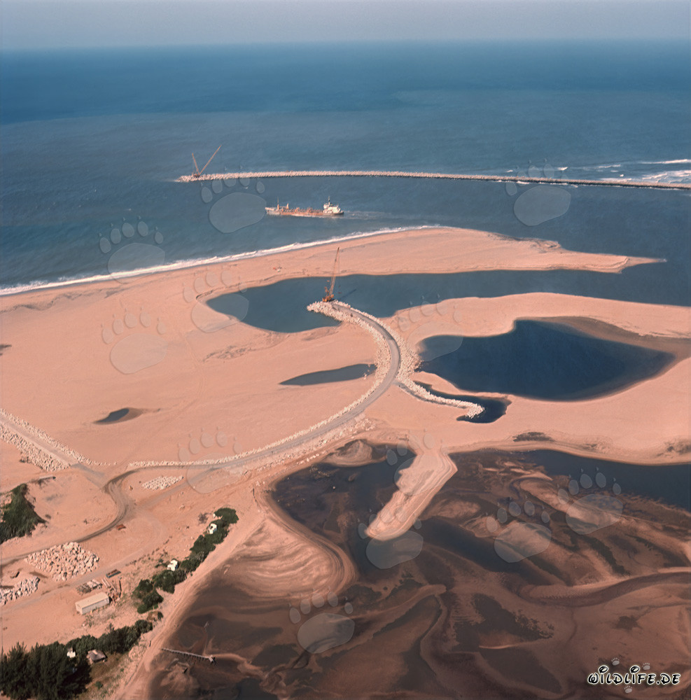 Vista aérea de la ampliación del puerto de Richards Bay, Natal, Sudáfrica