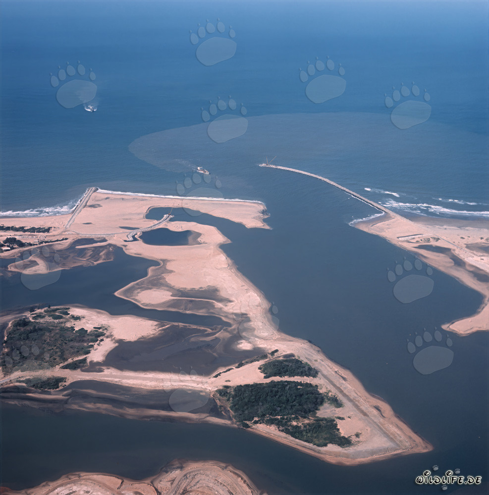 Luftaufnahme des Hafenausbaus in Richards Bay, Südafrika