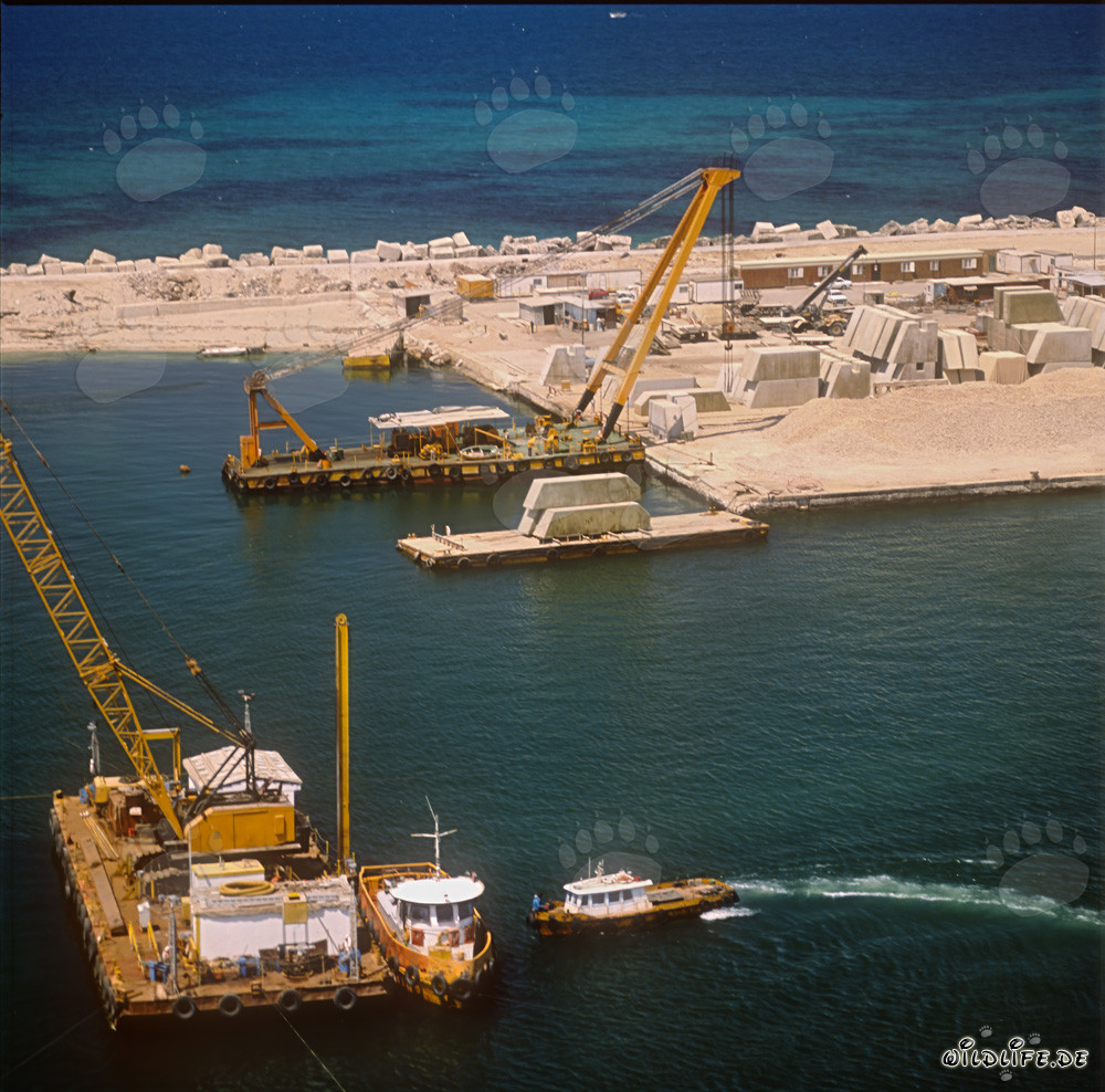 Herstellung einer Blockaufstandsfläche mit dem Abziehponton - Ras el Tin Hafen, Alexandria, Ägypten