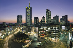 Impresiones únicas de Frankfurt de noche