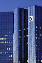 Le imponenti torri della Deutsche Bank caratterizzano la skyline di Francoforte