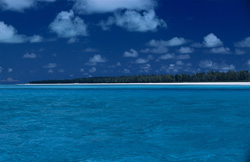 Einzigartige blaue Lagune mit Midway-Insel im Nordpazifik entdecken