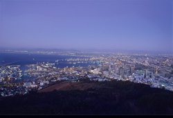 Coucher de soleil spectaculaire sur Le Cap - Vue depuis Signal Hill sur le spectacle lumineux de la ville