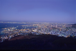 Vista desde Signal Hill de las luces de Ciudad del Cabo al atardecer. ¡Una vista incomparable!
