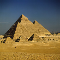 Die Pyramiden von Mykerinos, Chephren und Cheops in der ägyptischen Wüste