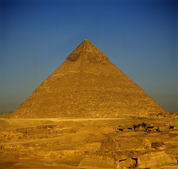 Die eindrucksvolle Chephren-Pyramide in Gizeh mit ihren einzigartigen Details