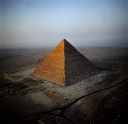 Entdecken Sie die Schönheit und Geschichte der Chephren-Pyramide in Gizeh