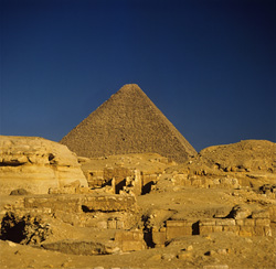 Entdecken Sie die Geschichte der imposanten Cheops-Pyramide in Gizeh, Ägypten